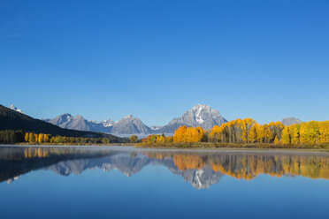 USA, Wyoming, Rocky Mountains, Teton Range, Grand Teton National Park, Snake River, Oxbow Bend, Mount Moran, Indian Summer - FOF08867