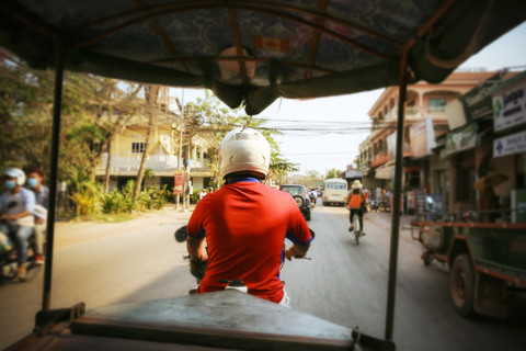 Kambodscha, Siem Reap, Tuk Tuk fahren, lizenzfreies Stockfoto
