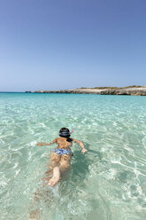 Spain, Menorca, Talaier Beach, girl snorkeling - MGOF02977