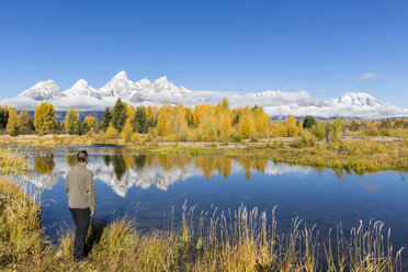 USA, Wyoming, Rocky Mountains, Grand Teton National Park, Cathedral Group, tourist at Snake River - FOF08873