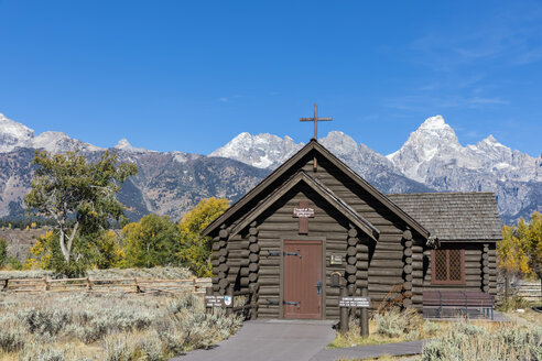 USA, Wyoming, Rocky Mountains, Grand Teton National Park, Kathedralengruppe und Verklärungskapelle der Episkopalkirche - FOF08882