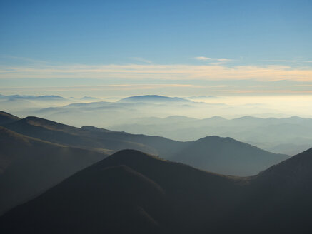 Italien, Marken, Apennin, Blick vom Monte Catria - LOMF00508
