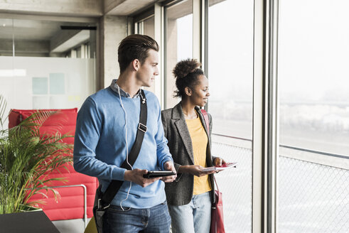 Young business people walking together in office - UUF09974