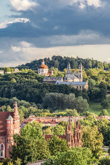 Lithuania, Vilnius, view to the old town from Gediminas Tower - CSTF01226