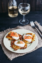 Potato pancakes with sour cream and smoked salmon - IPF00358