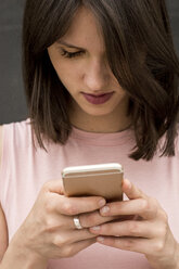 Young woman text messaging - LMF00653
