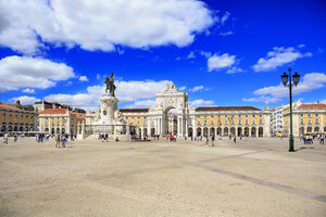 Portugal, Lissabon, Baixa, Praca do Comercio, Blick auf den Triumphbogen - VT00588