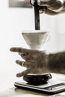 Man's hands preparing filter coffee - SKAF00041