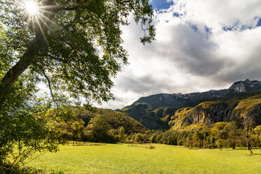 Slowenien, Bovec, Triglav-Nationalpark, Kanin-Tal im Herbst - CSTF01256