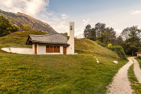 Slowenien, Bovec, Triglav-Nationalpark, Bergkirche - CSTF01260