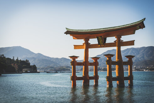 Japan, Miyajima, Gate of the Itsukushima Shrine, UNESCO world heritage site - KEBF00475