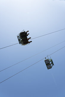 Chairlift seen from below - SKAF00047