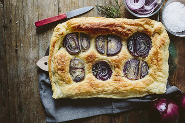 Baked Focaccia with red onions and rosemary - GIOF01942