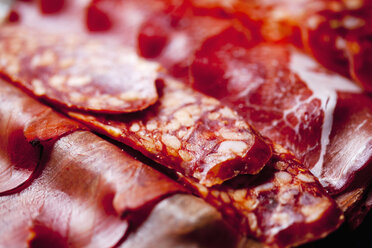 Slices of Spanish salami and Italian ham, close-up - CSF27908