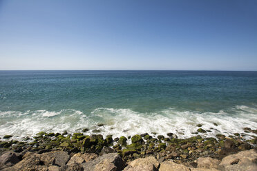 USA, Malibu, Blick auf das Meer vom Pacific Coast Highway - LMF00693