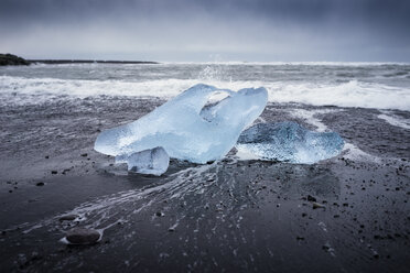 Iceland, Jokulsarlon, Diamond Beach, glacial ice on the beach - EPF00352