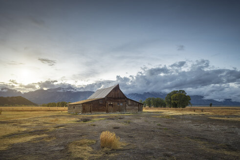 USA, Wyoming, Grand Teton National Park, Jackson Hole, T. A. Moulton Barn vor der Teton Range - EPF00357