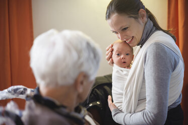 Old woman meeting her great granddaughter - DIGF01526