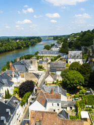 Frankreich, Amboise, Blick auf die Altstadt und den Fluss Loire von oben - AMF05290
