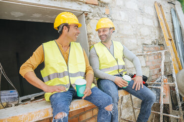 Construction workers having a coffee break on construction site - KIJF01245