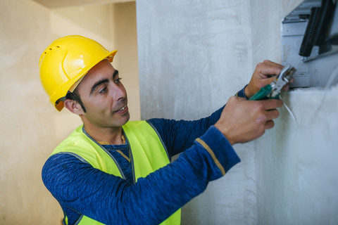 Elektriker auf einer Baustelle, lizenzfreies Stockfoto