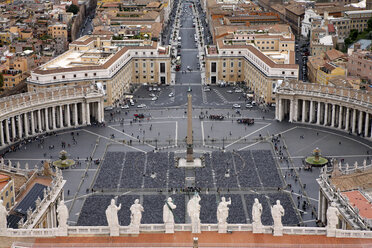 Italy, Rome, St. Peter's Square seen from St. Peter's Basilica - DSGF01495