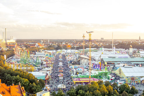 Deutschland, München, Blick auf das Oktoberfest von oben - MMAF00055