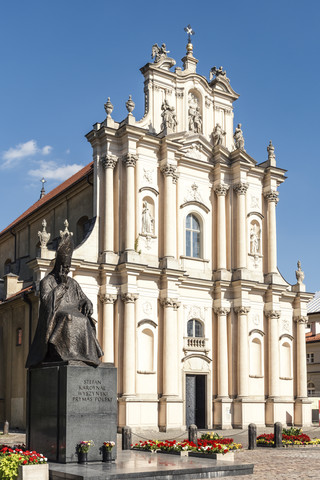 Polen, Warschau, Visitationistische Kirche und Stefan-Wyszynski-Denkmal, lizenzfreies Stockfoto