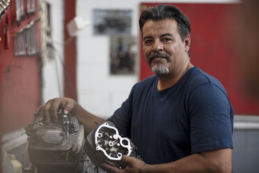 Portrait of confident mechanic in workshop - ZEF13057