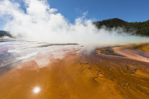 USA, Wyoming, Yellowstone-Nationalpark, Midway-Geysir-Becken, Große Prismatische Quelle - FOF08946