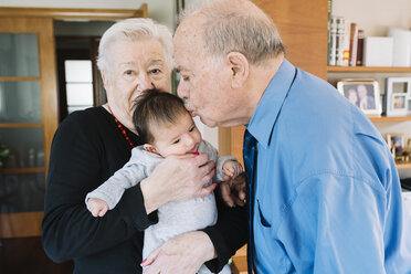 Great-grandparents with baby at home - GEMF01517