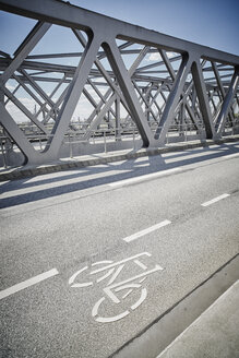 Germany, Hamburg, bicycle lane on a bridge - RORF00665