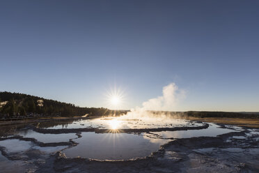 USA, Wyoming, Yellowstone-Nationalpark, Unteres Geysirbecken, Firehole Lake Drive, Großer Springbrunnen-Geysir - FOF08953