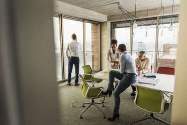 Geschäftstreffen im Büro - UUF10045