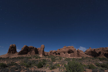 USA, Utah, Arches National Park, Double Arch bei Nacht - EPF00371