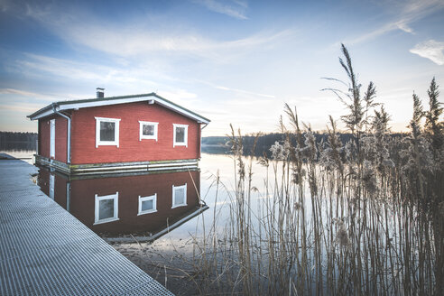Germany, Saxony-Anhalt, Lake Bergwitz, floating house - ASCF00722