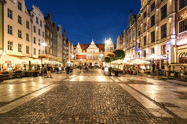 Poland, Gdansk, old town, Green Gate and Long Lane at night - CSTF01291