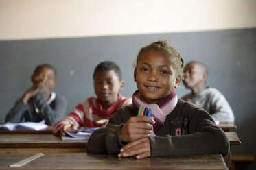 Madagaskar, Schülerinnen und Schüler der Grundschule Fianarantsoa - FLKF00753