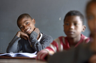 Madagaskar, Pupils in Fianarantsoa elementary school - FLKF00754