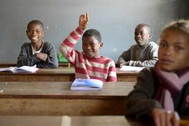 Madagaskar, Schülerinnen und Schüler der Grundschule Fianarantsoa - FLKF00755
