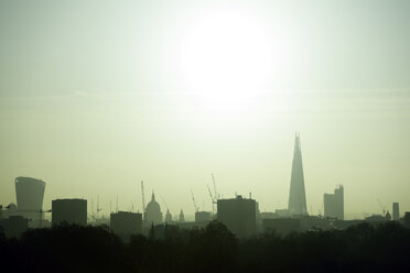 UK, London, skyline with 20 Fenchurch Street, St Paul's Cathedral and The Shard in backlight - BRF01427