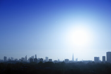 Großbritannien, London, Skyline im Gegenlicht - BRF01429