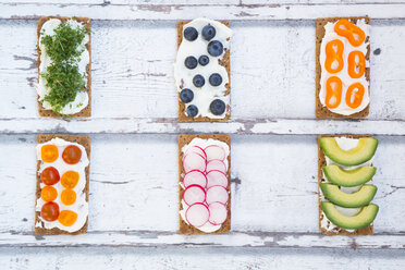 Crisp bread with cream cheese and avocado, radish, capsicum, cress, tomatos and blueberries - LVF05936