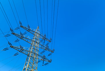 Power pylon under blue sky - EJWF00845