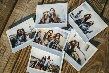 Six instant photos of two best friends - KIJF01325