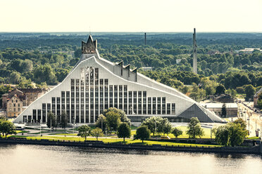 Lettland, Riga, Nationalbibliothek am Fluss Daugava - CST01332
