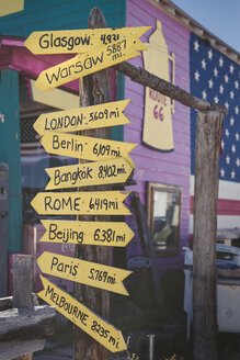 USA, Arizona, Seligman, signpost with capital cities at Route 66 - EPF00377