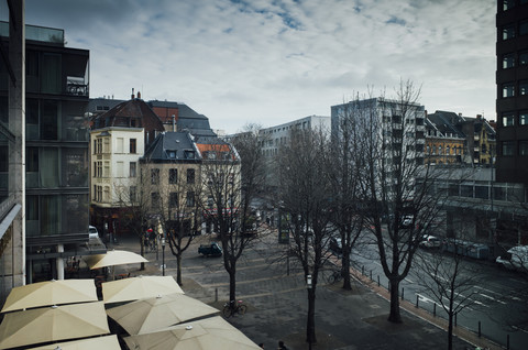 Deutschland, Köln, Blick auf den Friesenplatz von oben, lizenzfreies Stockfoto