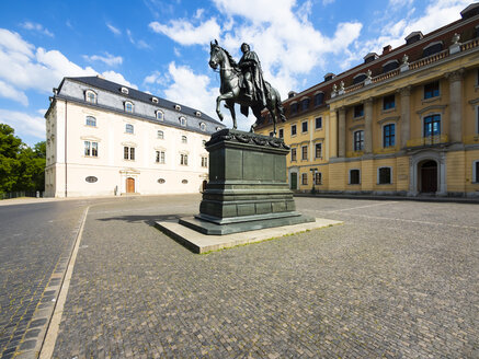 Deutschland, Weimar, Platz der Demokratie mit Carl-August-Gedenkstätte - AMF05319