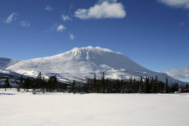 Norwegen, Telemark, Berg Gaustatoppen im Winter - DSGF01545